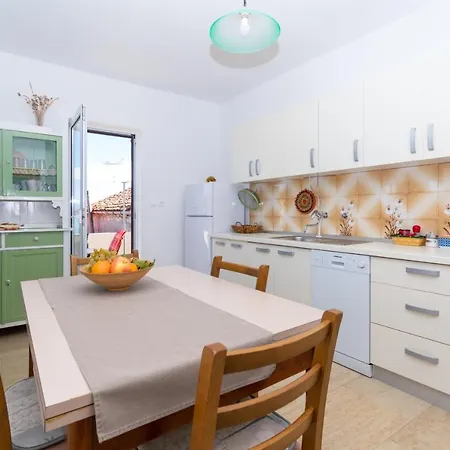 公寓 By The Sea Preko, Ugljan - 14917 *